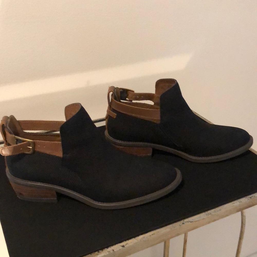 Beautiful bootie, Italian design 🇨🇴,  black , size 7, in perfect condition 👍